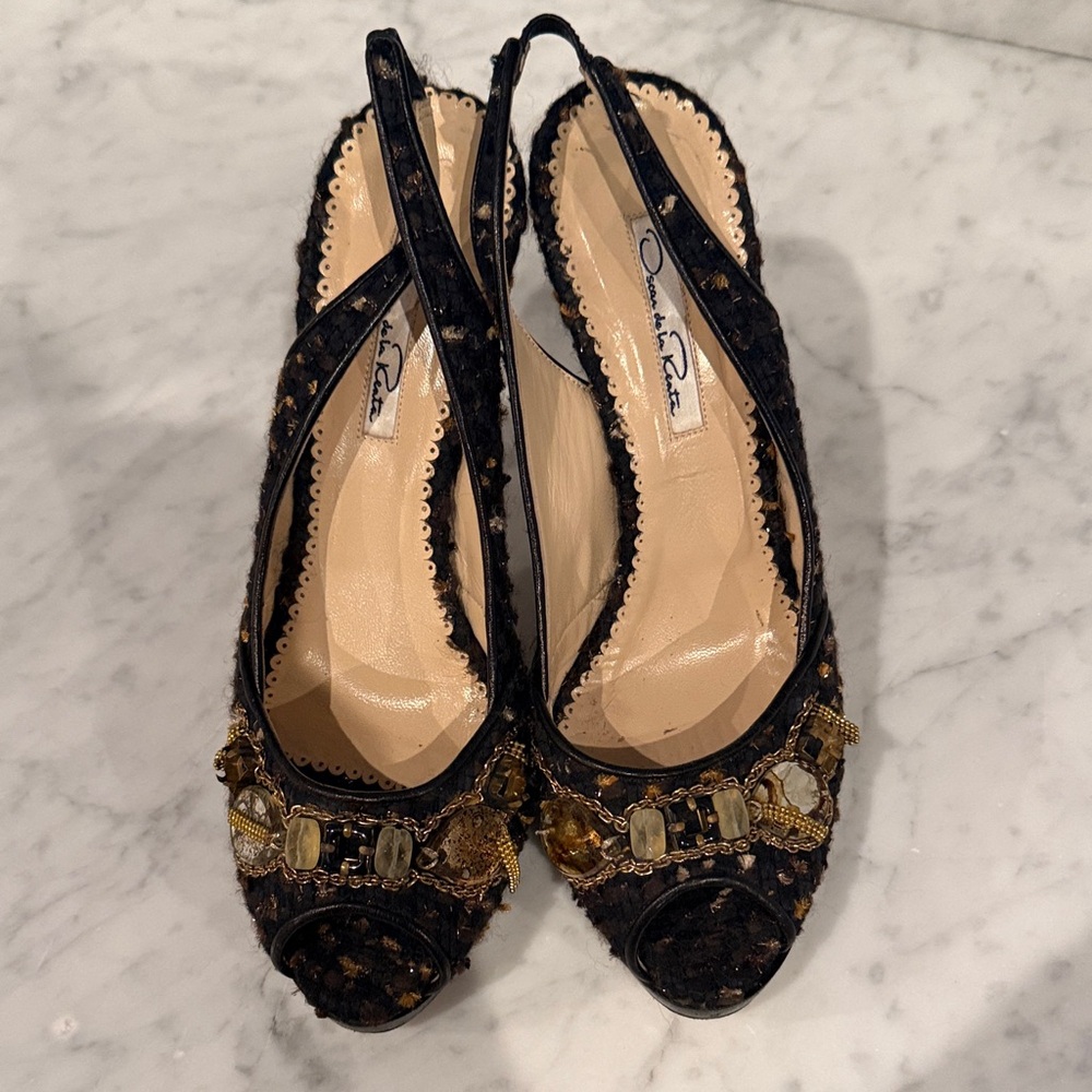 Oscar de la Renta Black Embellished Peep-Toe Slingback Heels